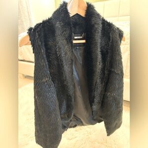 Steve Madden Womens Black Faux Fur Open Front Vest Size S/P — Simply Luxurious!